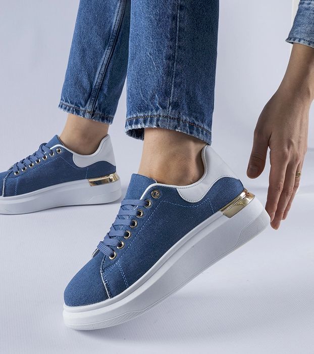 Niebieskie sneakersy na platformie Scuderlando