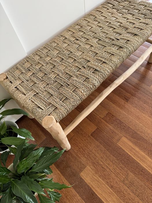 Banco de madeira maciça trançada, artesanato marroquino