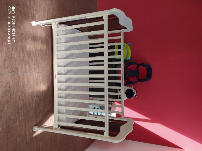 Cama de grades/berço da marca Trama (grupo Bébécar)