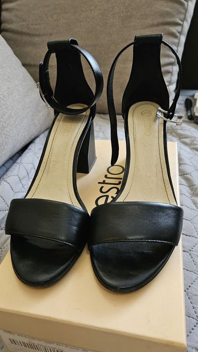 Туфлі босоніжки Estro 38розмір