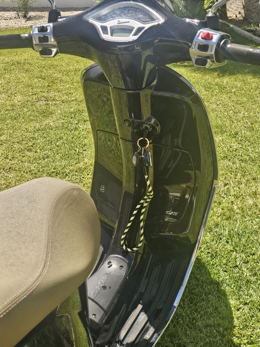 Vendo Vespa Primavera 125 pouco usada.