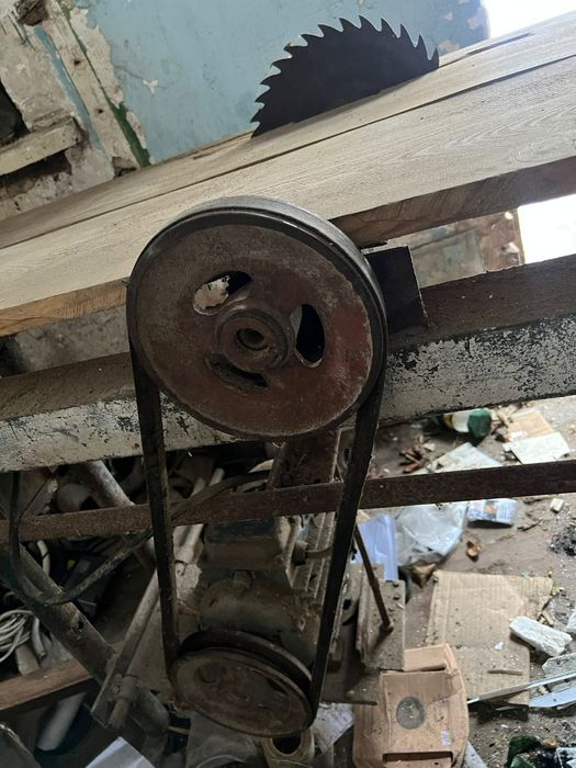 Циркулярка в робочому стані