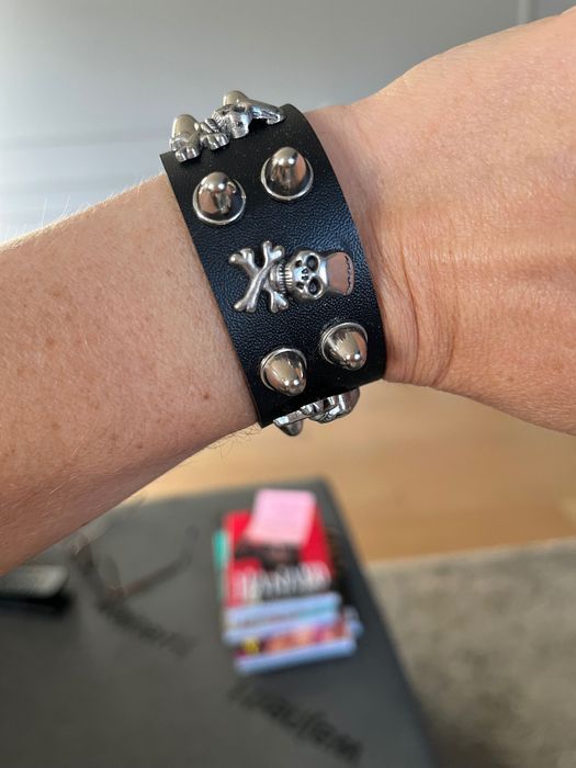 Bransoletka punk z czaszkami