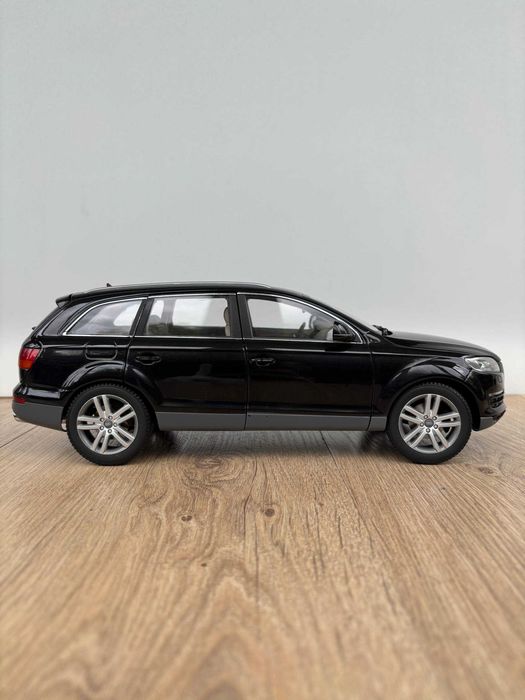 Audi Q7 2006 (Black) 1:18 Kyosho