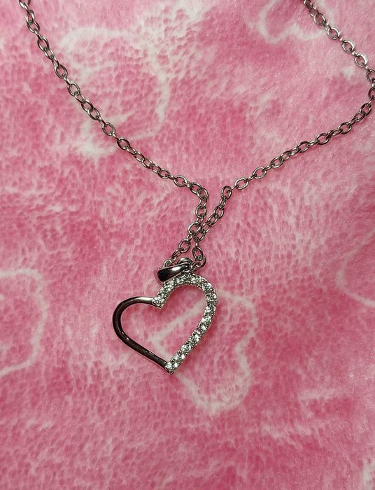 Piękny srebrny romantyczny naszyjnik serce z cyrkoniami, elegancki