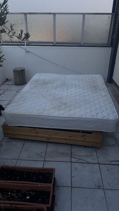 Cama estrado madeira + colchão area