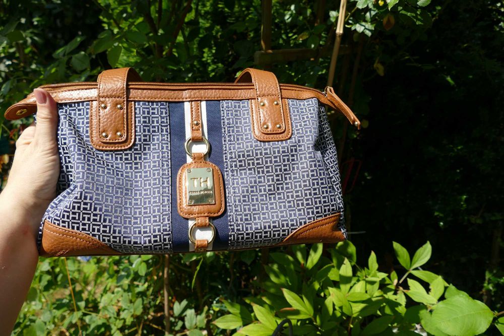 Oryginalna, klasyczna torba na ramię amerykańskiej marki Tommy Hilfiger