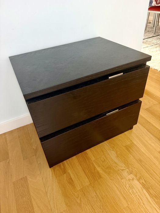 Mesa de cabeceira em madeira
