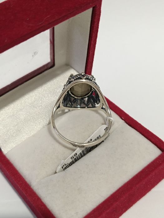 Srebrny pierścionek w stylu vintage z fioletowym oczkiem roz.23, 925