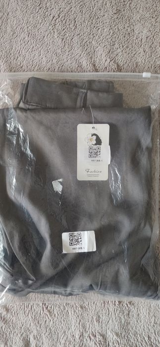 Últimos Saldos- Pantalona cinza com pregas