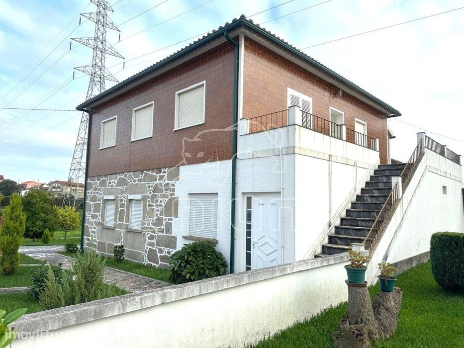 Moradia T4 Isolada Em Vila De Punhe