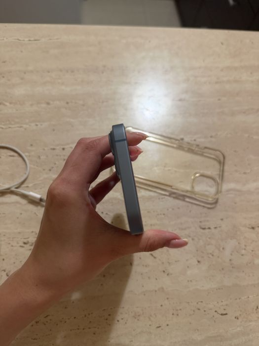 Iphone 14 niebieski