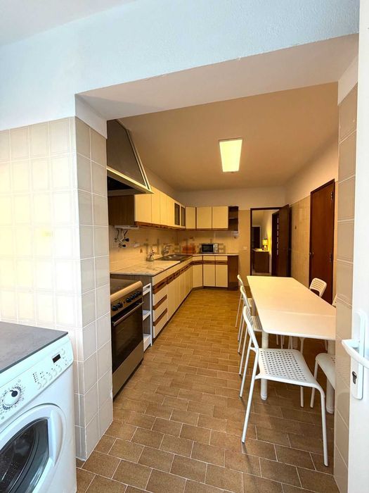 Quarto com Varanda Privada – Alto do Espargal, São Domingos de Rana