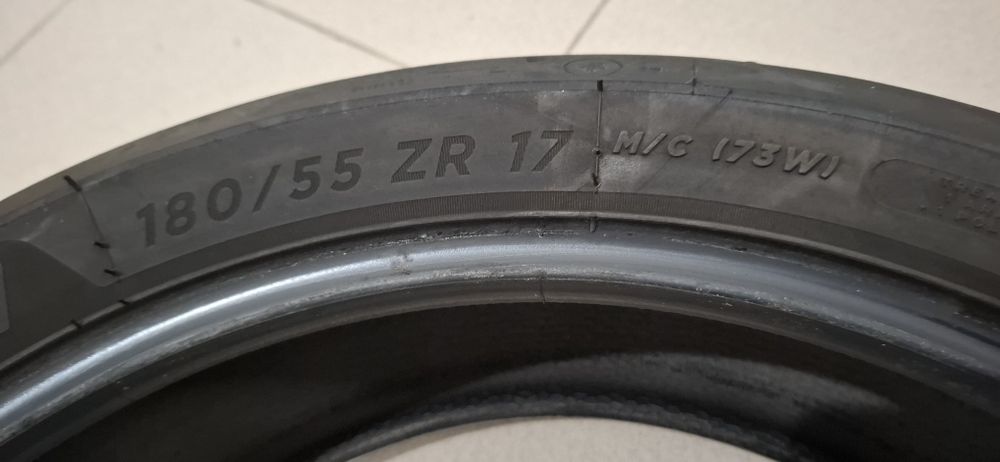 2 pneus  mota Michelin