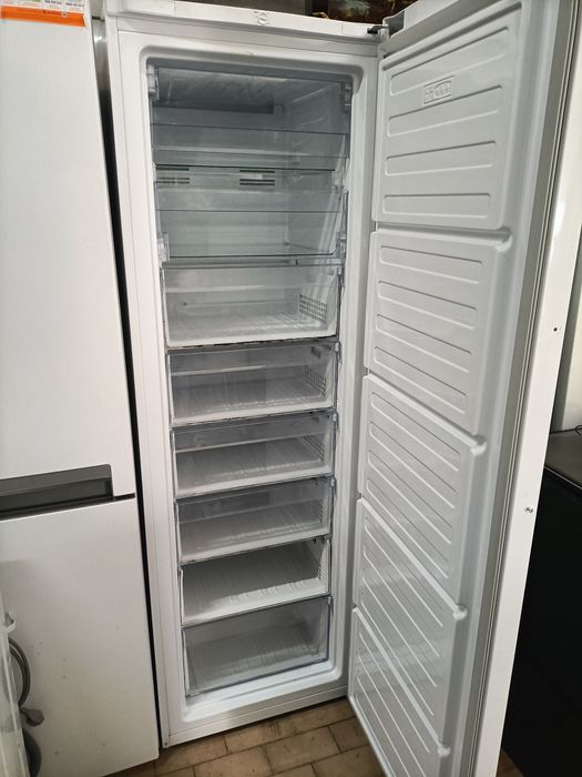 Congelador vertical 1,84 cm altura