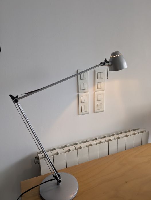 Candeeiro de mesa, articulado