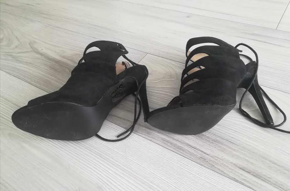 Szpilki czarne rozm 37