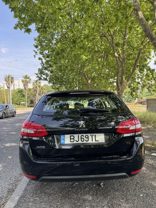 Peugeot 308 SW - Dezembro 2019 - 238.000 km