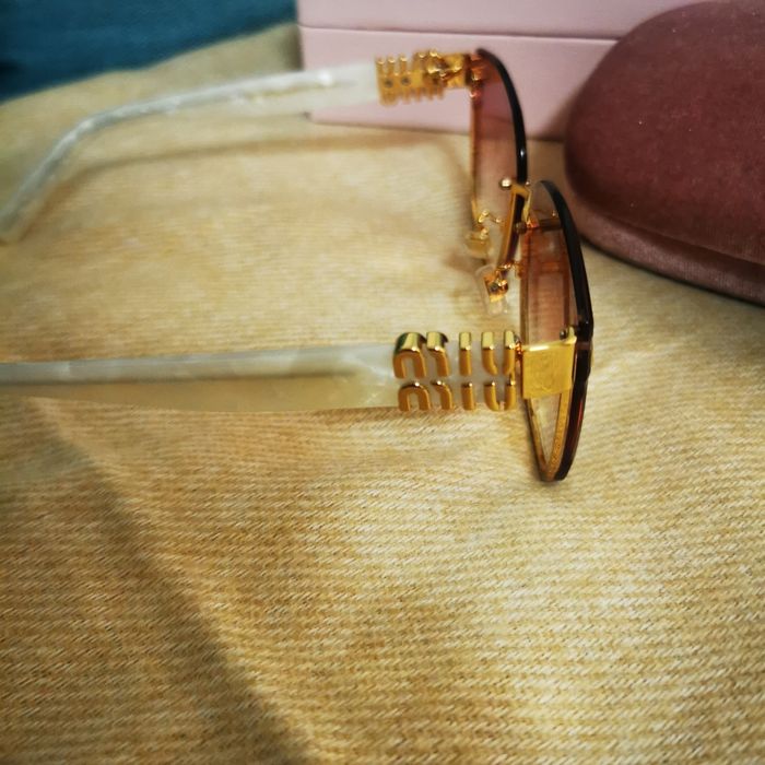 Okulary przeciwsłoneczne miu miu