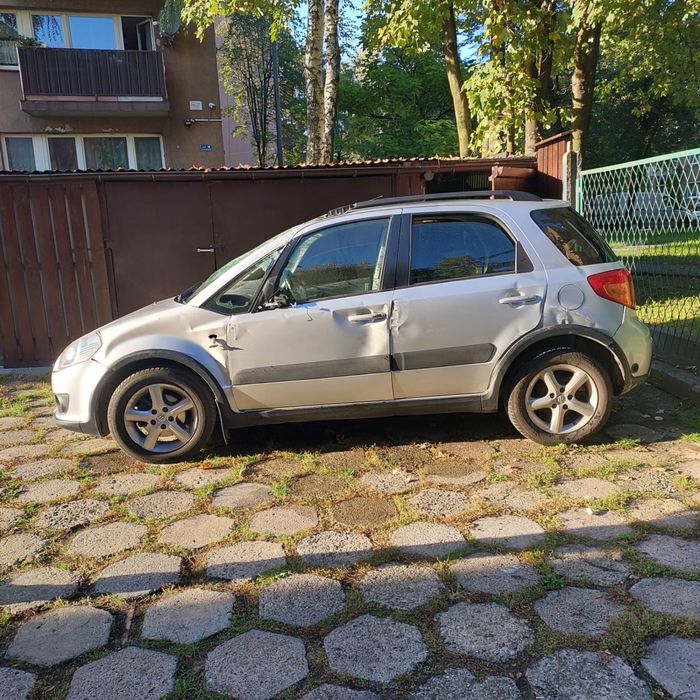 Suzuki SX4 4x4 1.6 LPG  srebne powypadkowe