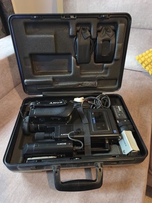Vintage Sony CCD-V8AF 8mm Video Camera Recorder with Hard Case64739753466242124