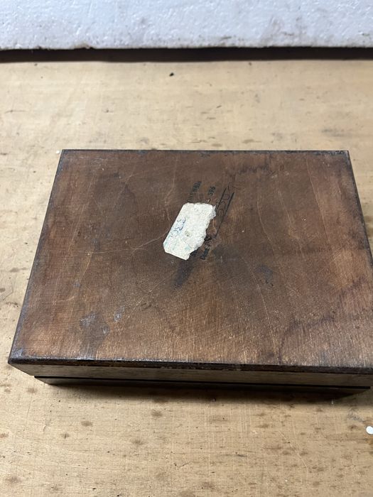 Stara drewniana szkatułka przybornik skrzyneczka PRL