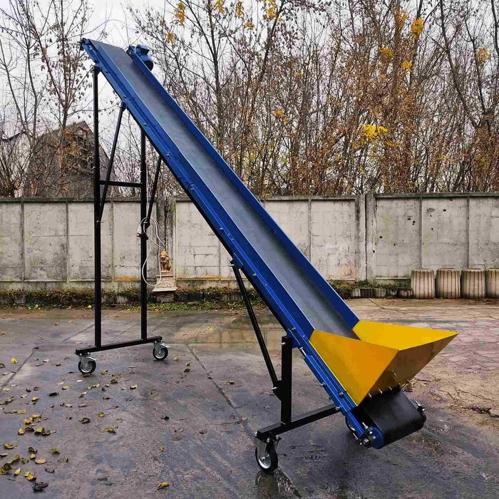 Погрузчик. Ленточный конвейер. Стрічковий транспортер.