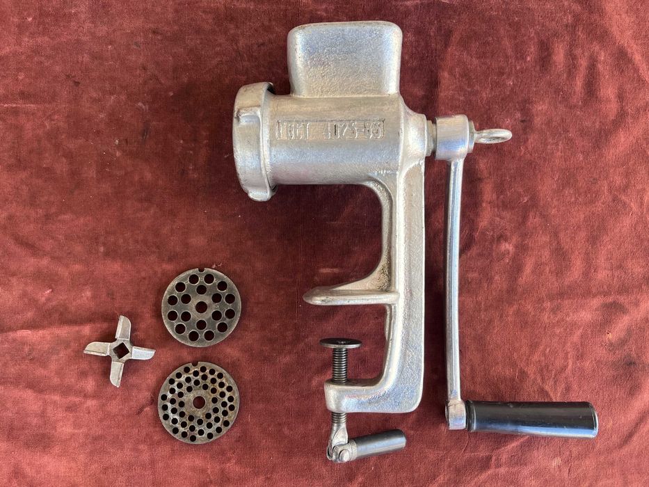 Мясорубка чугунная . СССР
