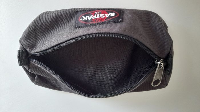 Estojo Eastpak novo