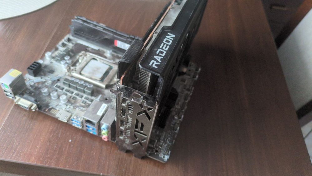 I7 9700 RX 6600 16 gb ddr4 3200mhz