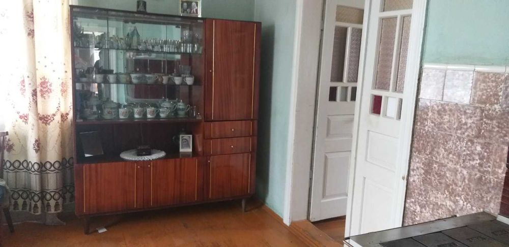 Продається будинок з земельною ділянкою