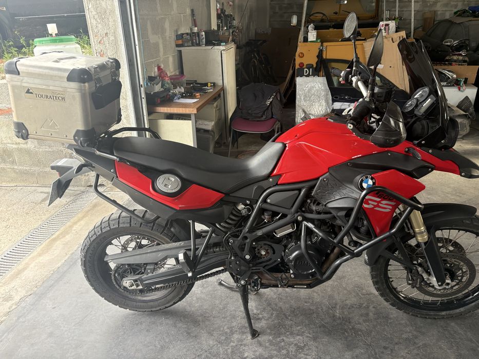 Vendo BMW GS 800.
