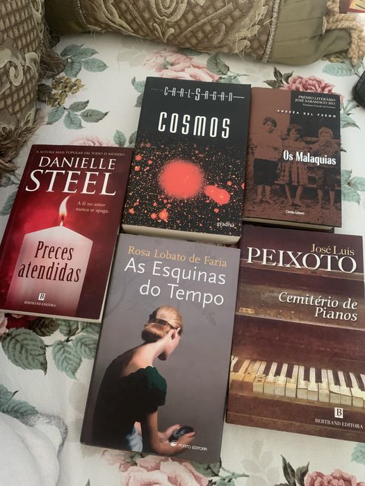 Livros variados.