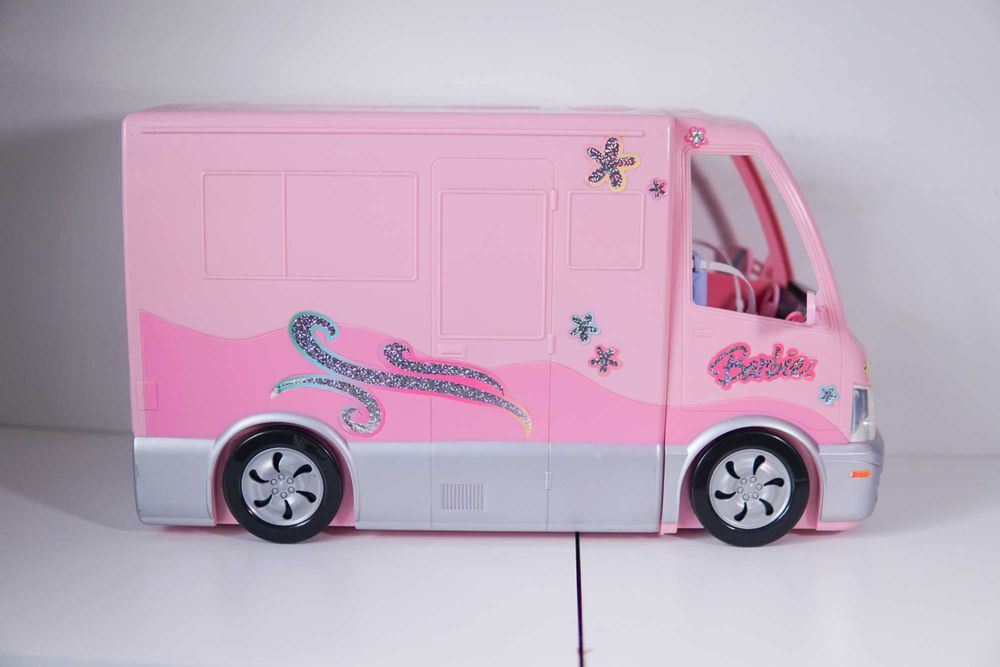 Autocaravana - Barbie Hot Tub Party Bus (2006)