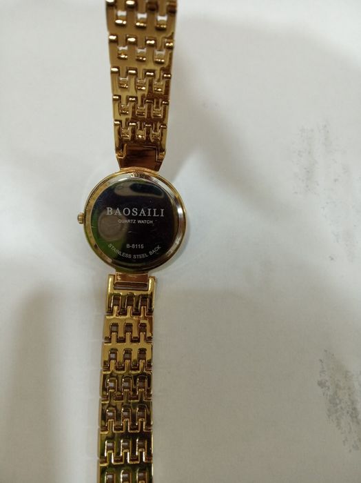 часы наручные женские с камушками Сваровски