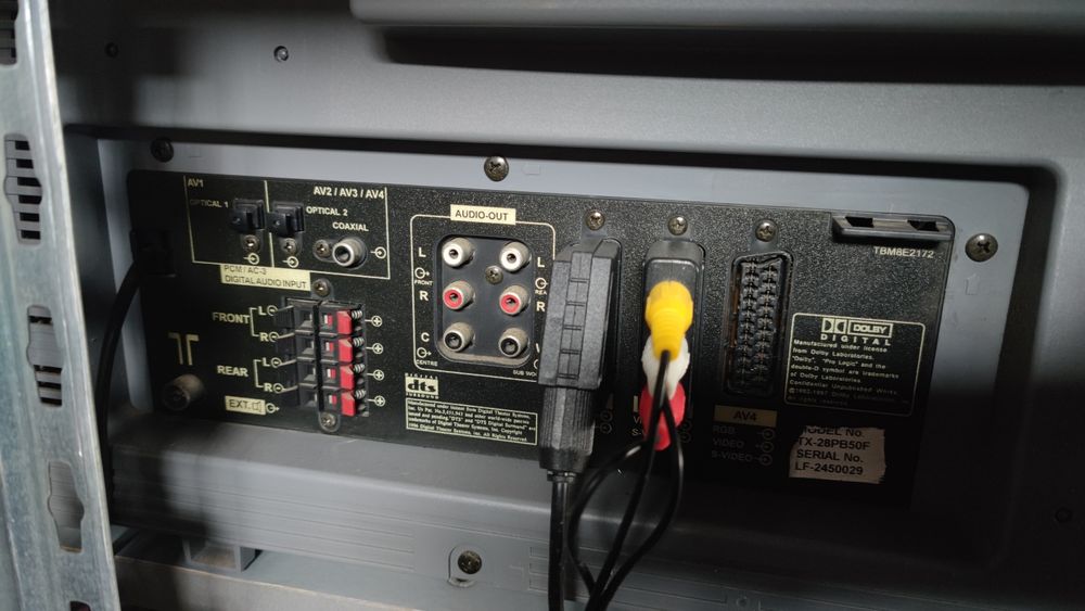 Televisão Antiga CRT Panasonic Quintrix + móvel