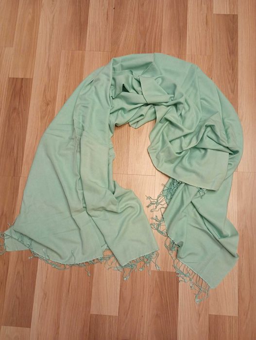 Duży szal z frędzlami