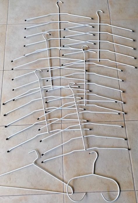 Cabides metálicos , quintuplos e outros, lote por 5€