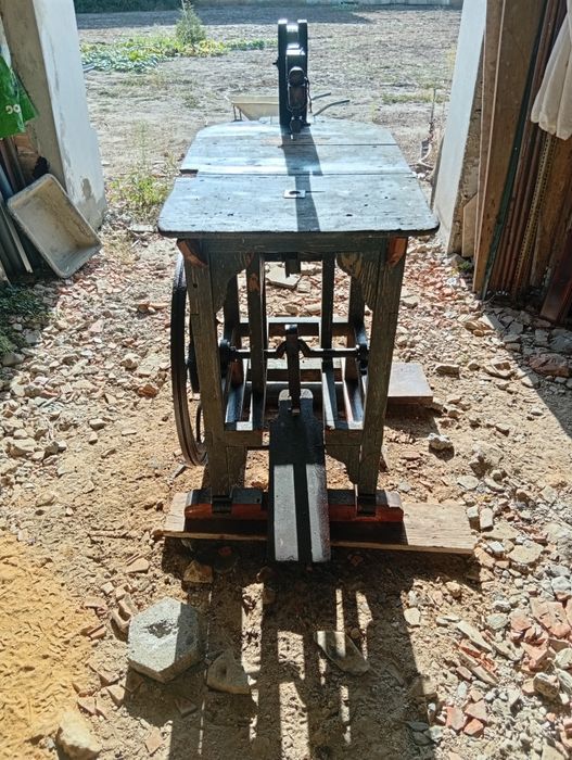 Máquina de corte centenária