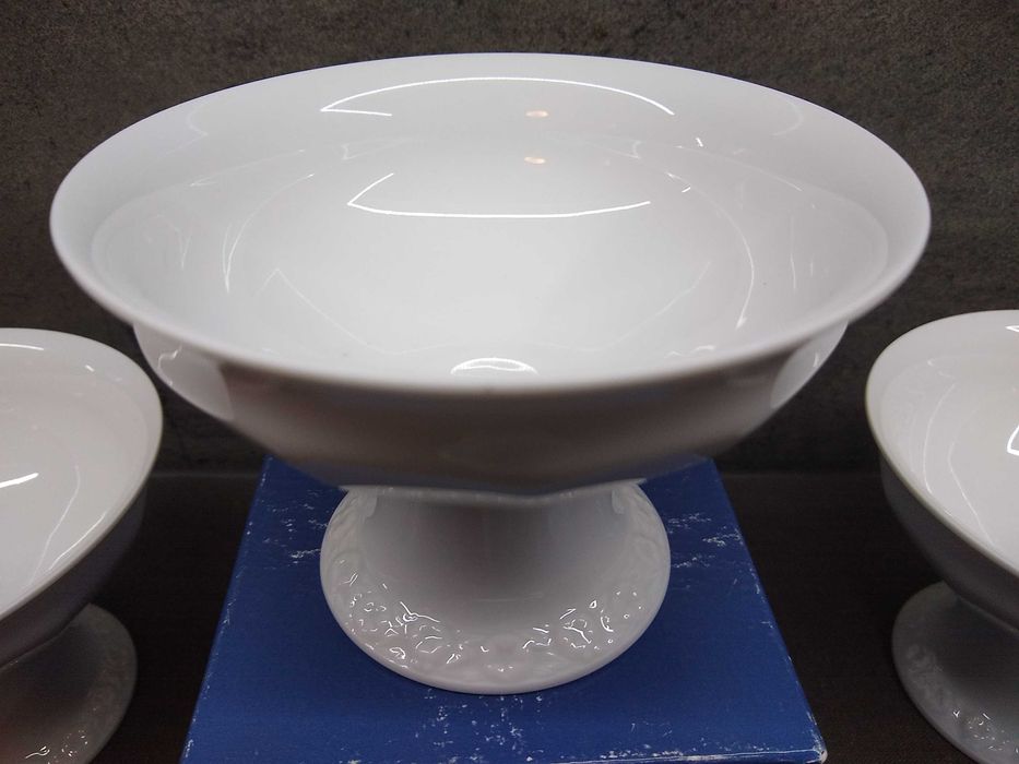 Pucharek na nodze Rosenthal Maria Biała