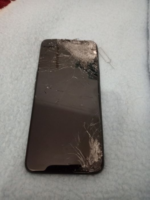 Telemóvel todo partido para peças