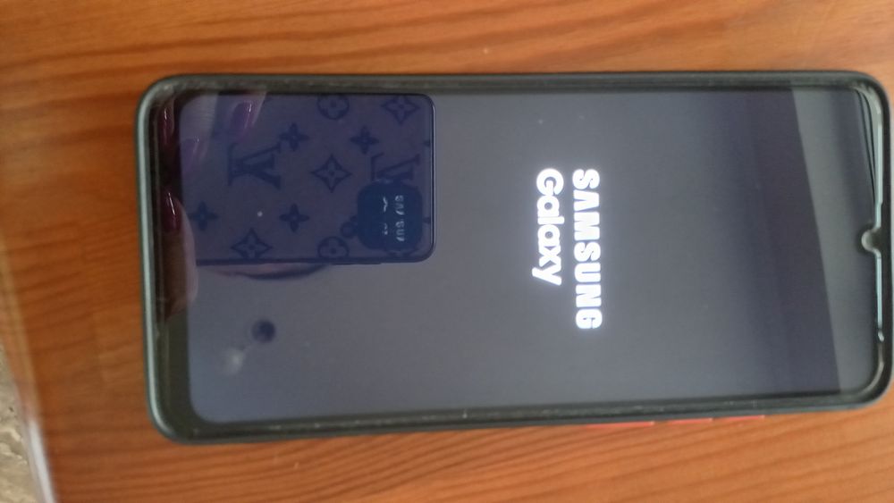 Продам телефон  почти новый