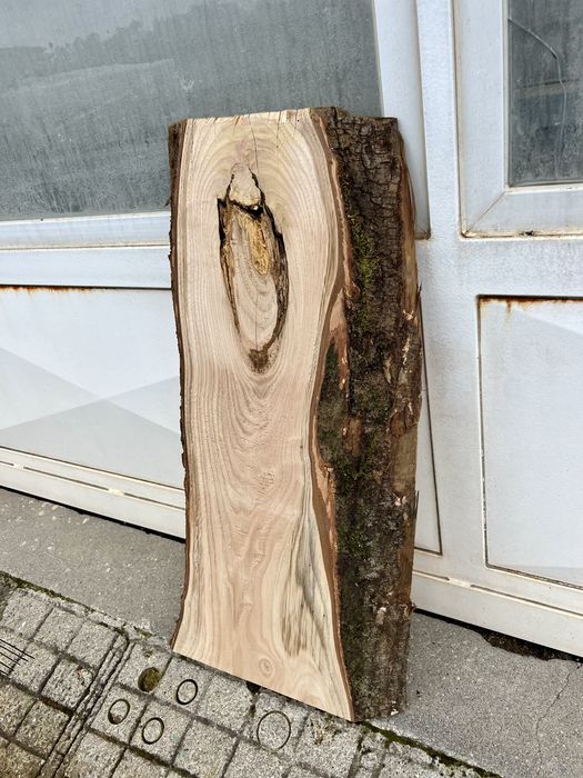 Tábua única de castanho maciço – peça exclusiva