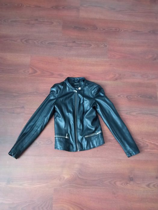 Skórzana kurtka marki Sinsay