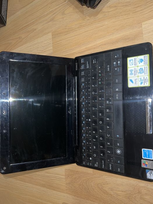 на запчасти :3 нетбука, 2 блока питания,1 хромбук, 1 кулер охлаждения