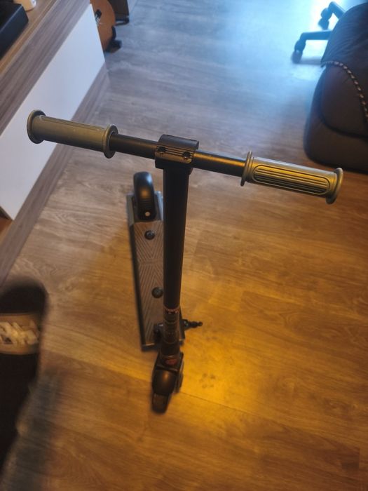 Trotineta elétrica usada