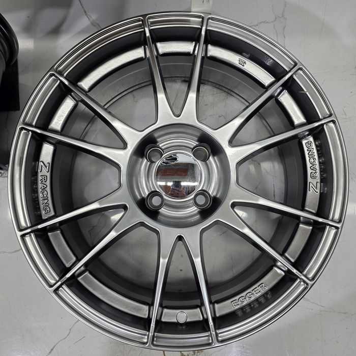 * Jantes 17" compatíveis OZ Ultraleggera 4x100