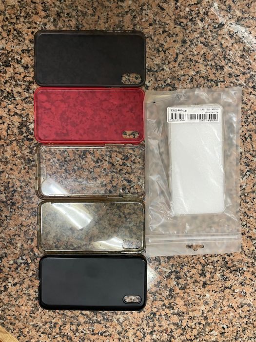 Vendo 4 capas para iPhone XS e iphone 15 pro max