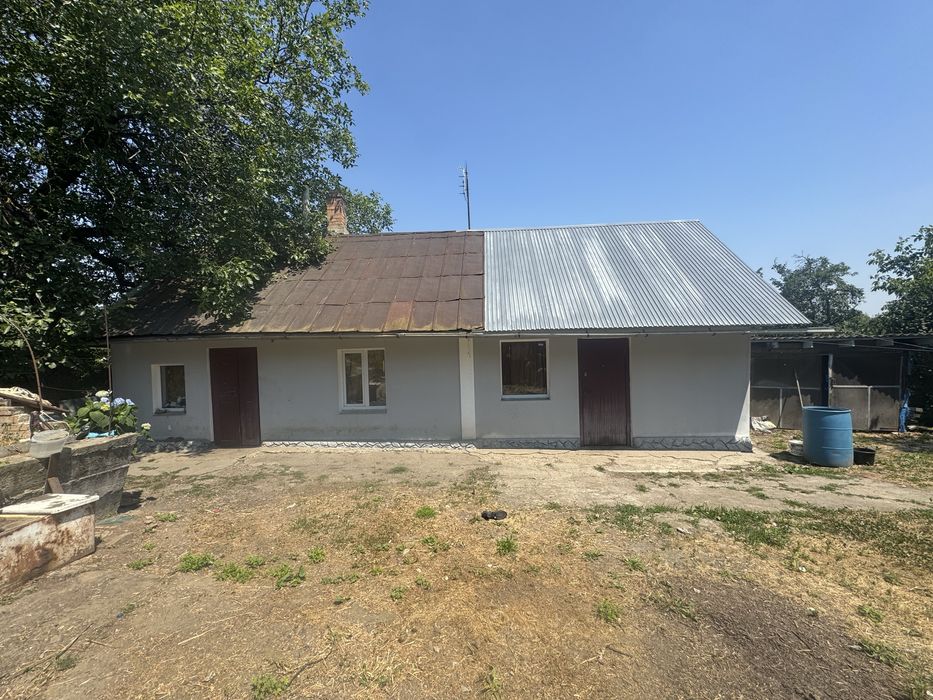 Будинок, р-н вул. Сторожинецька, ділянка 10 соток, світло, газ, вода.