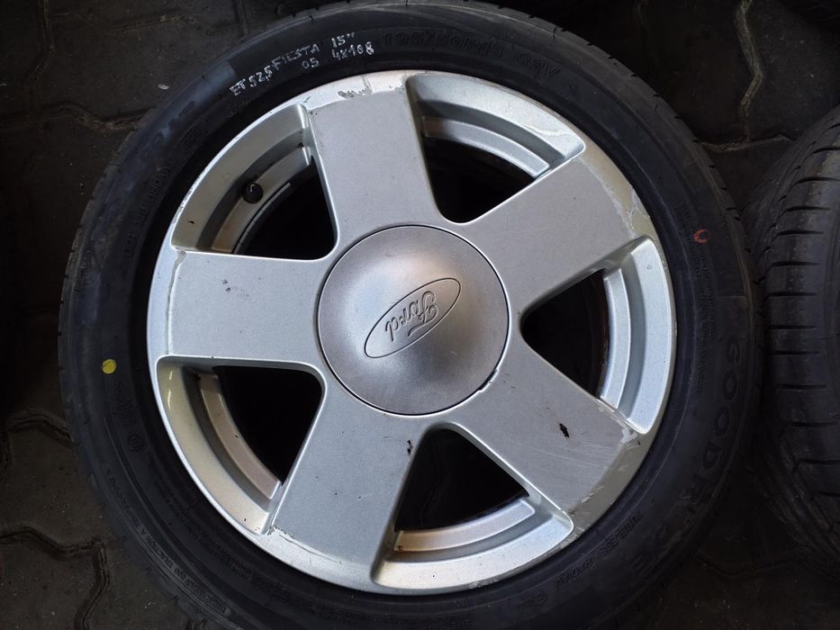 Jantes Ford R15 Com Pneus 195/50 Furação 4X108